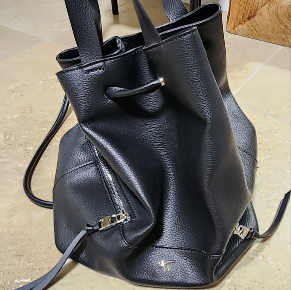 Leather backpack - Picture 2 of 3